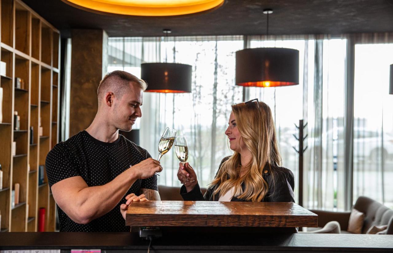 Nutrend World Hotell Olomouc Exteriör bild