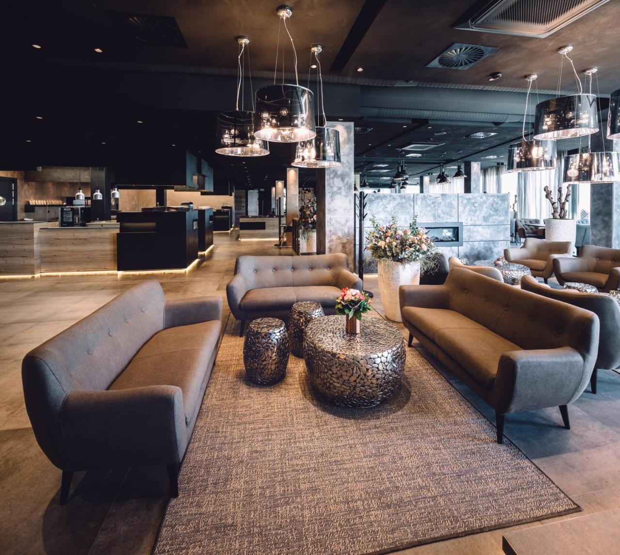 Nutrend World Hotell Olomouc Exteriör bild