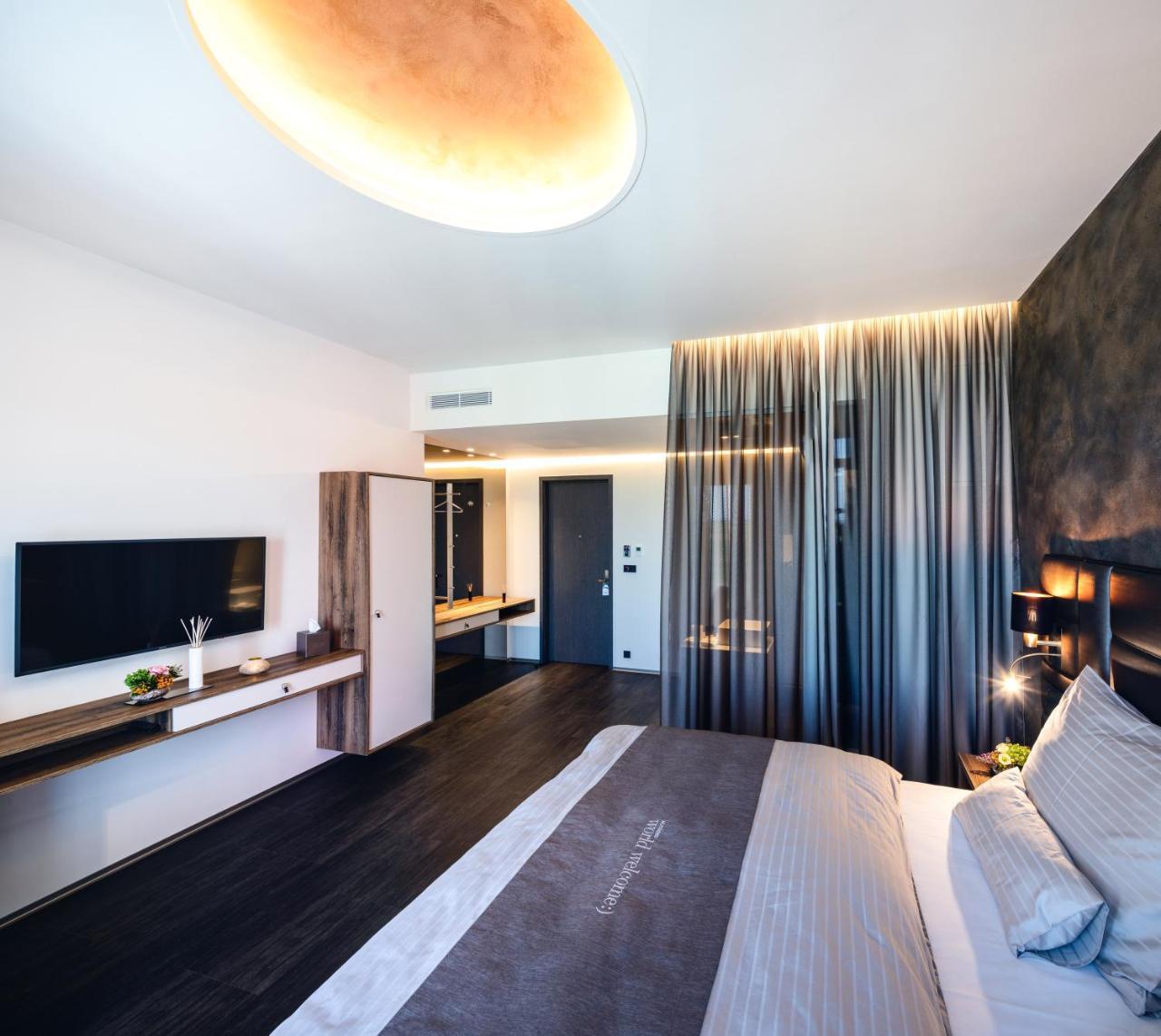 Nutrend World Hotell Olomouc Exteriör bild