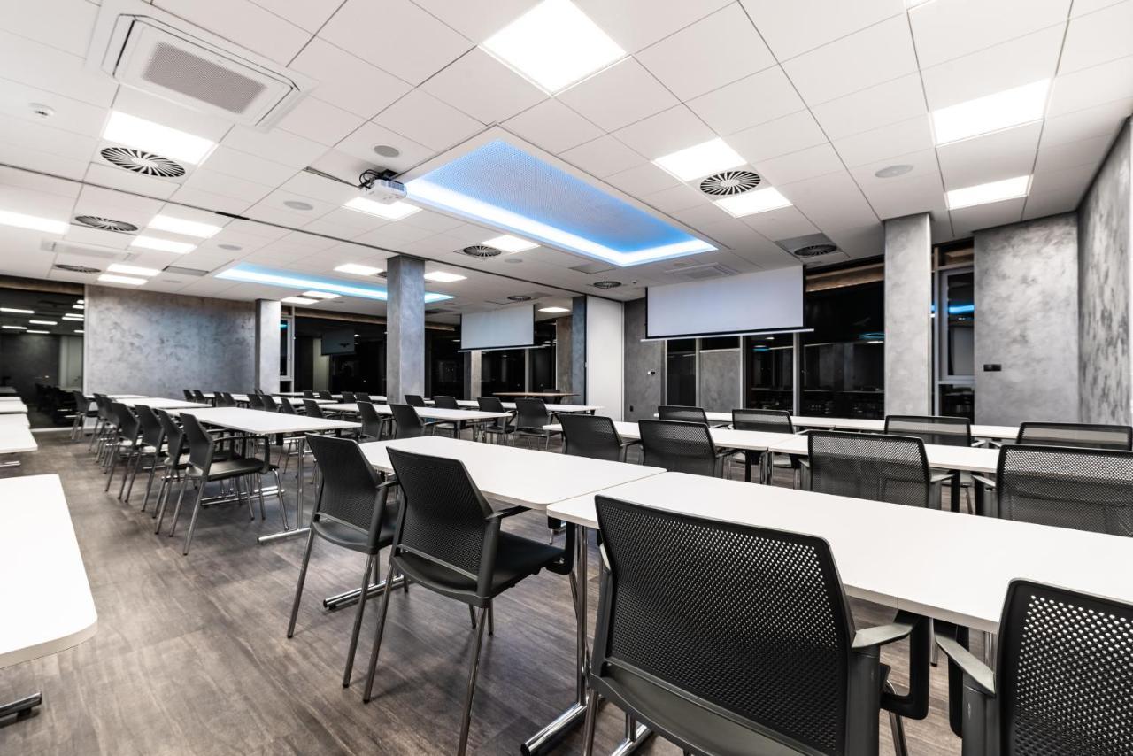 Nutrend World Hotell Olomouc Exteriör bild