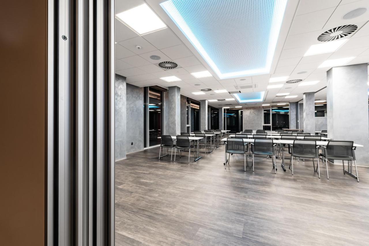 Nutrend World Hotell Olomouc Exteriör bild
